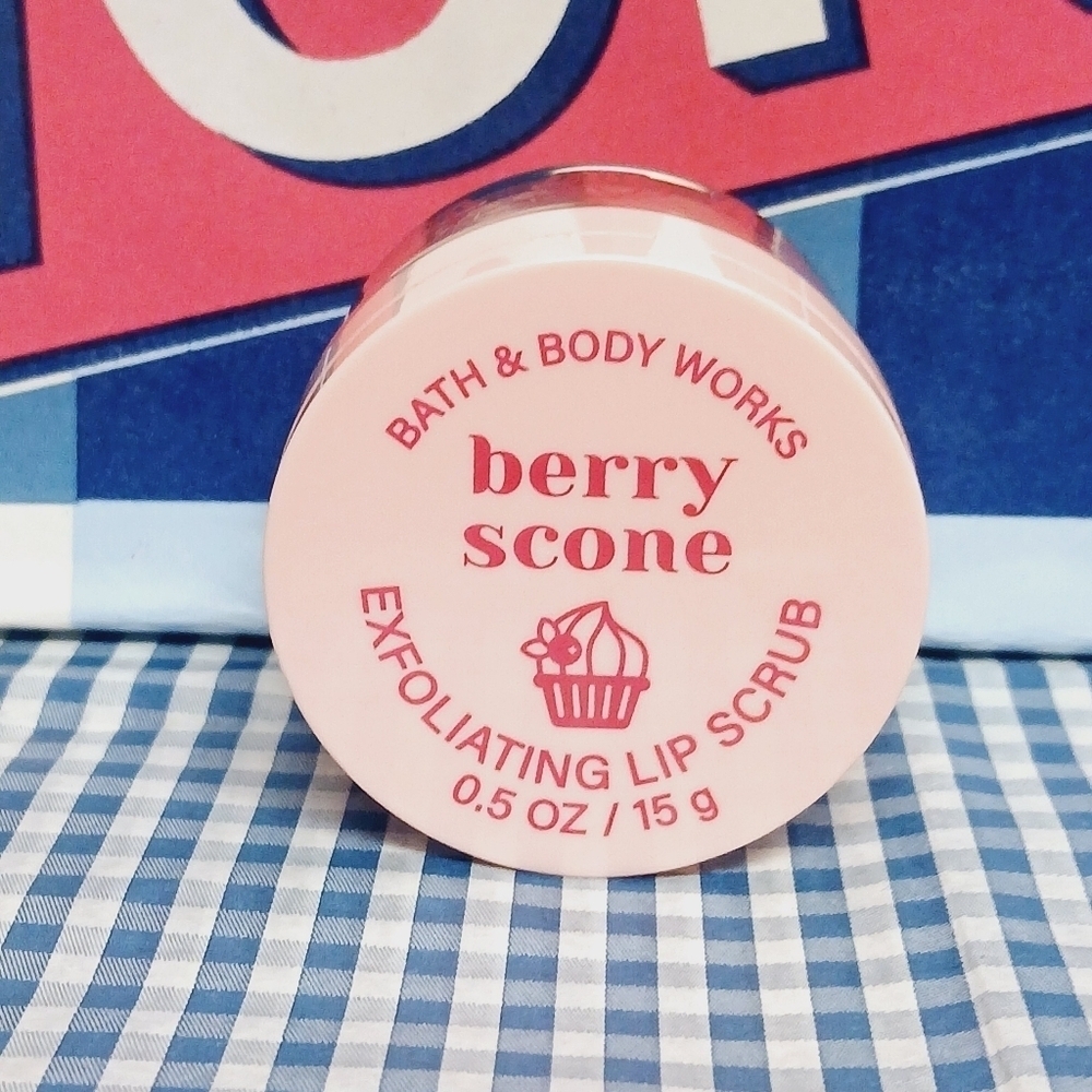 Bath and Body Works Berry Scone Exfoliating Lip Scrub